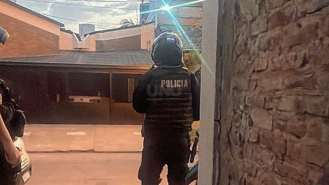Entradera a una vivienda de barrio Mayoraz.