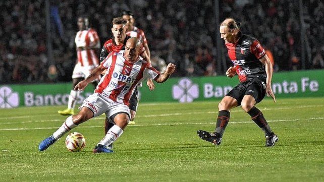 Por cuarta vez, el Clásico Santafesino se jugará en la cuarta fecha de un certamen por el profesionalismo.