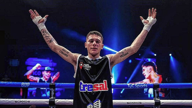 Brazos en alto para el Rusito Alan David Crenz, 22 a&ntilde;os, y entrenado por Carlos Lemos en Col&oacute;n de Santa Fe.