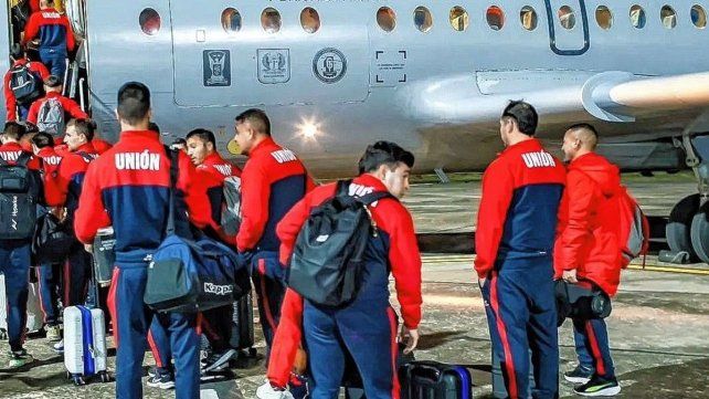 El plantel de Uni&oacute;n viajar&aacute; en ch&aacute;rter a La Plata.