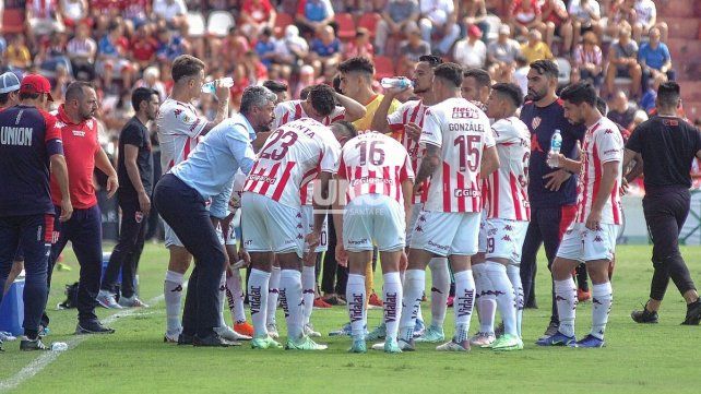 Gustavo Munúa analiza si rotar o poner lo mejor en Unión ante Gimnasia.