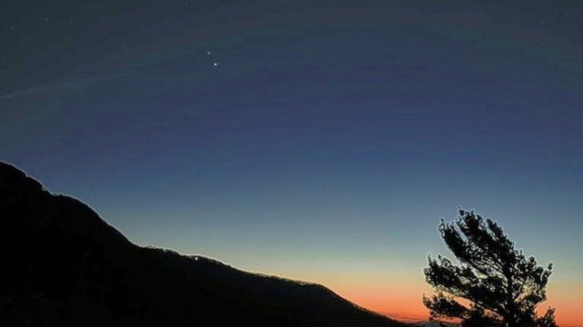 Se podrá ver en el horizonte oeste, en lugar despejado