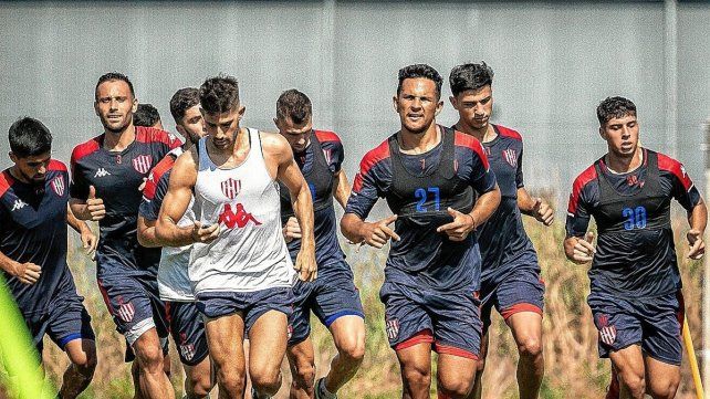 Gustavo Mun&uacute;a piensa en el equipo para jugar el amistoso ante Atl&eacute;tico de Rafaela, en el Nuevo Monumental. Foto: prensa Uni&oacute;n.