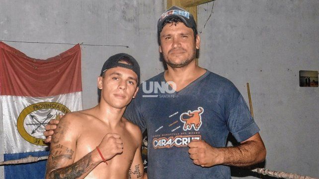 El Rusito entrena en el gimnasio de Colón bajo las órdenes de Carlos Lemos, y de su padre, el ex campeón César David Crenz.