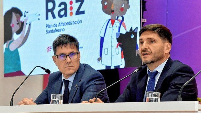El ministro de Educación, José Goity, junto con el gobernador Maximiliano Pullaro.