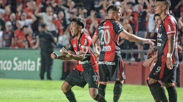 Col&oacute;n quiere extender su poder&iacute;o en casa ante San Miguel.