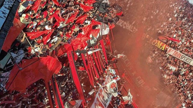 Col&oacute;n espera otro buen compartamiento de los hinchas ante CADU.