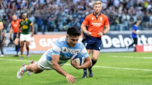 El apertura tucumano Tom&aacute;s Albornoz jug&oacute; un buen partido y se dijo el lujo de marcarle un try a Sud&aacute;frica.
