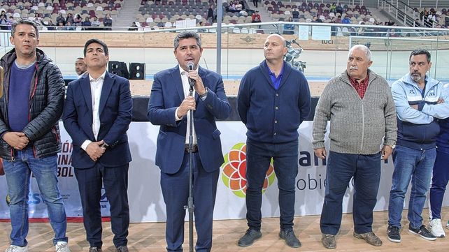 El gobernador sanjuanino, Marcelo Orrego, encabezó el acto de inauguración en el Velódromo.