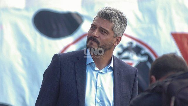 El DT de Uni&oacute;n, Gustavo Mun&uacute;a, debe decidir si pone todo ante Defensa o guarda para recibir a Oriente Petrolero.