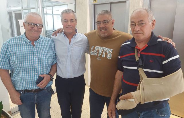 Larriera, junto a Diego Degano, Fernando Fleitas y el presidente de la AMARC, Víctor Russo.