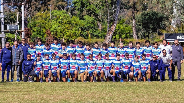 El plantel y el staff de CRAI que se consagró campeón de la copa de Plata en el tradicional torneo de Menores de 15 disputado en Santiago del Estero.