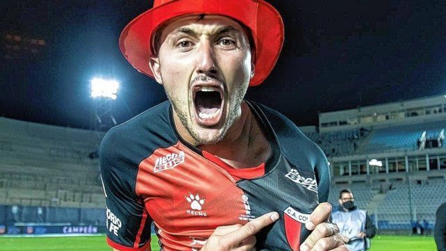 Facundo Garcés, el nuevo caudillo de la defensa del Colón campeón de la Copa de la Liga Profesional. Acierto de Eduardo Domínguez. Foto: prensa Colón