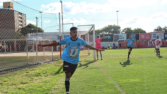 Bebu Camargo concret&oacute; tres goles en el triunfo ante Uni&oacute;n por 3 a 0 en el Super Manuel Corral.