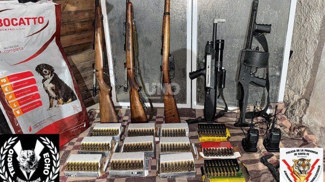 Rosario: dos detenidos tras operativo policial que descubrió un arsenal de armas y municiones Rosario: dos detenidos tras operativo policial que descubrió un arsenal de armas y municiones