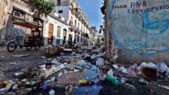 Cuba en crisis: la basura se acumula en las calles de La Habana por la falta de combustibles