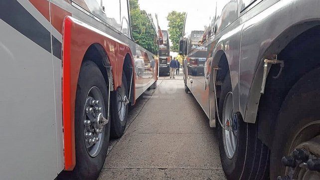 Un grupo de transportistas bloquea el ingreso a la terminal santafesina.&nbsp;