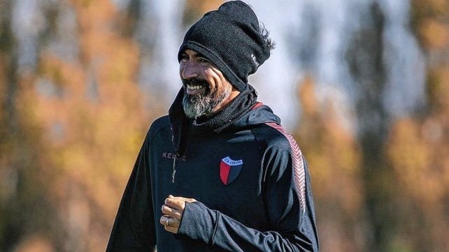 La dirigencia busca renovar el contrato de Eduardo Dom&iacute;nguez, cotizado tras el t&iacute;tulo en la Copa de la Liga Profesional. Foto: prensa Col&oacute;n