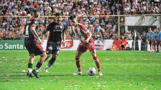 Kevin Zenón pidió tranquilidad pues considera que se están conociendo con los nuevos que llegaron a Unión.