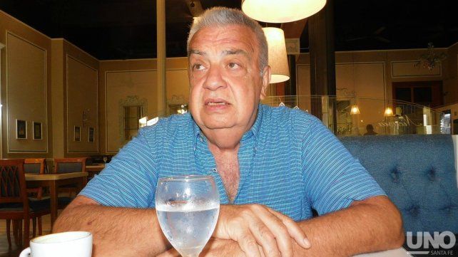 Comenzó jugando en Liceo, pero luego pasó a El Quillá, y destaco al Laucha Doldán como un gran entrenador.