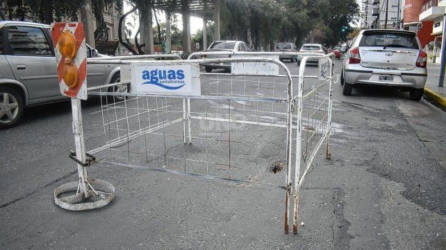 Hundimiento en Bulevar Gálvez frente a la Estación Belgrano.