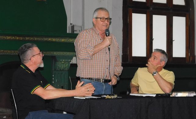 El autor de Mi Santa Fe-Coronda estuvo acompañado por Diego Degano y Eduardo Donnet.