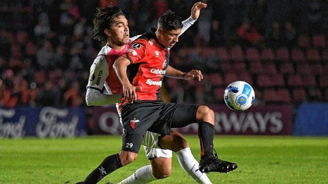 Rodrigo Aliendro es duda en Col&oacute;n para jugar ante V&eacute;lez.