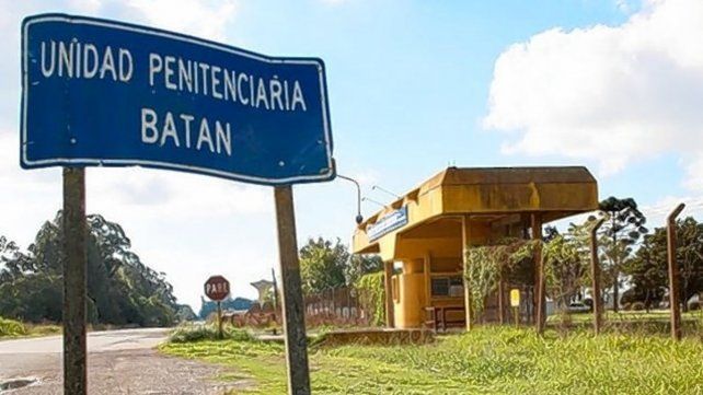 Matías Belloso, hijo de Gonzalo y actual jugador de Arsenal de Sarandí; Andrés Guillermo Bracamonte, hijo del jefe de la barra brava de Central Pillín Bracamonte y Gabriel Galvano, de 23 años, son los imputados por la golpiza a Montín.