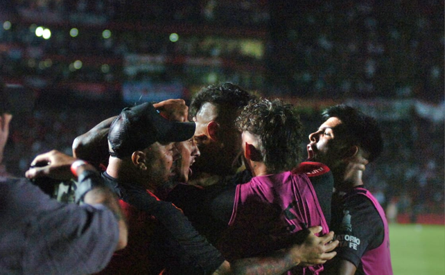 Colón rescató un punto ante Ferro. Colón rescató un punto ante Ferro.