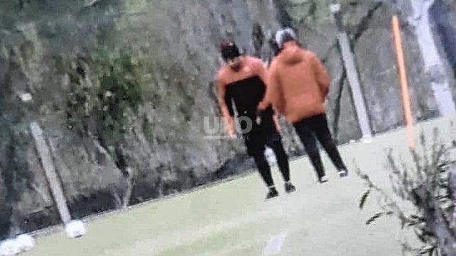 El DT de Colón mantuvo un diálogo a solas con Wanchope Ábila.