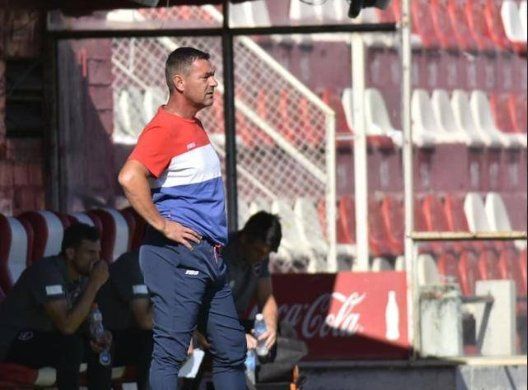 Eduardo Magn&iacute;n habl&oacute; del presente de Uni&oacute;n con muchos j&oacute;venes que tuvo a su cargo.&nbsp;