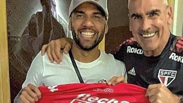Gustavo Nepote, hincha fanático de Unión y entrenador de arqueros de San Pablo, comparte equipo con Dani Alves. 