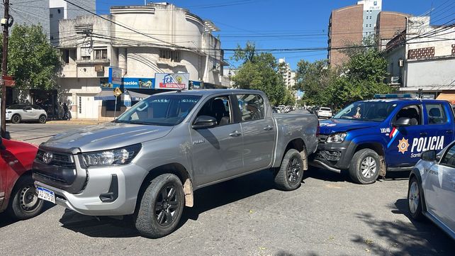 Atropelló a una motociclista en pleno bulevar, escapó y terminó preso en uno de los calabozos de la Comisaría 1°