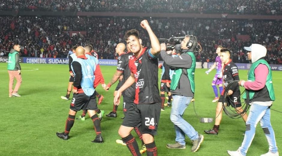 Guillermo Ortiz, con ese gol en el Cl&aacute;sico Santafesino, comenz&oacute; a ganarse un lugar en el coraz&oacute;n del hincha de Col&oacute;n.