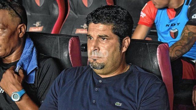 "Confundimos que un jugador de prestigio pod&iacute;a ser t&eacute;cnico y nos equivocamos", dijo Vignatti tras el paso de Saralegui en Col&oacute;n.