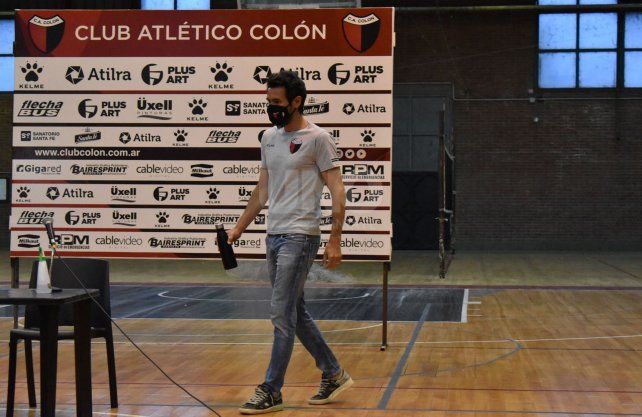 La intenci&oacute;n de los dirigentes de Col&oacute;n es acordar la continuidad de Eduardo Dom&iacute;nguez, a quien se le vence el contrato el 30 de junio.