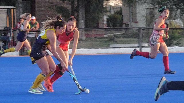 En el segundo estamento, en el sintético de la ASH, El Quillá Amarillo superó a Paraná Hockey por 2 a 0.