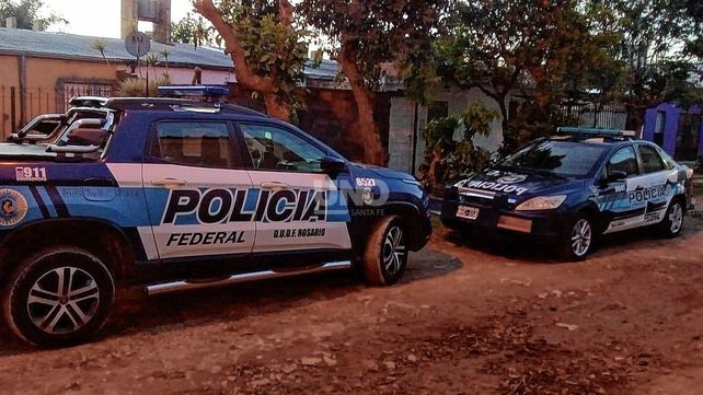 La policía Federal realizó ocho allanamientos este sábado en la capital provincial.