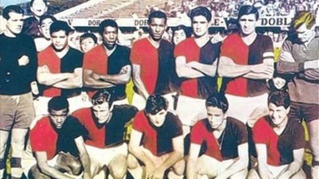 La formación de Colón de 1965 que logró el ascenso por primera vez a Primera División.