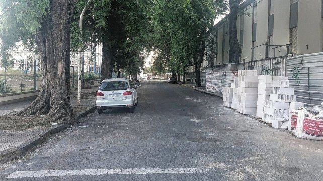 Vista externa de la obra que se encuentra paralizada.