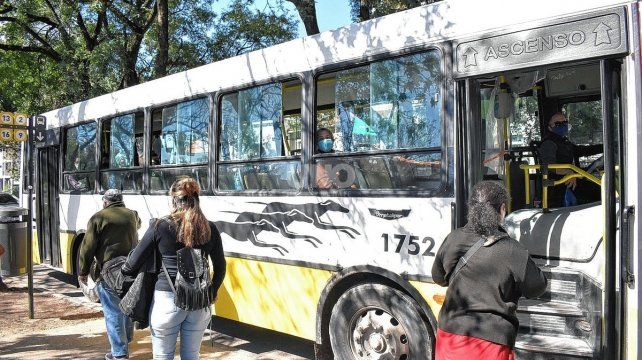 Colectivos. Desde el inicio de las restricciones bajó más del 40 por ciento el número de pasajeros santafesinos que utilizan el transporte público.
