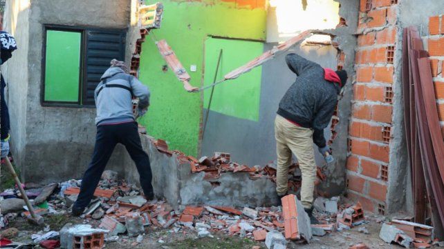 Con el derrumbe de tres búnkeres en Barranquitas comenzó el ataque a la venta minorista de drogas