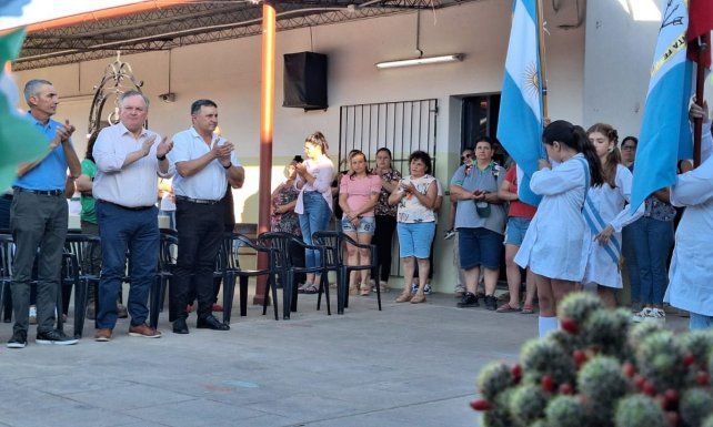 En la Escuela N° 514 de Arrufo se celebró un emotivo acto oficial de Inicio del ciclo lectivo 2025 