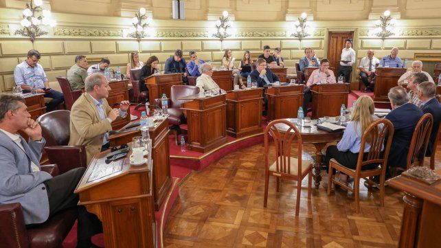 Senadores provinciales recibieron al ministro de Gobierno e Innovación Pública, Fabián Bastía; de Economía, Pablo Olivares; de Justicia y Seguridad, Pablo Cococcioni; y a la ministra de Igualdad y Desarrollo Humano, Victoria Tejeda. 