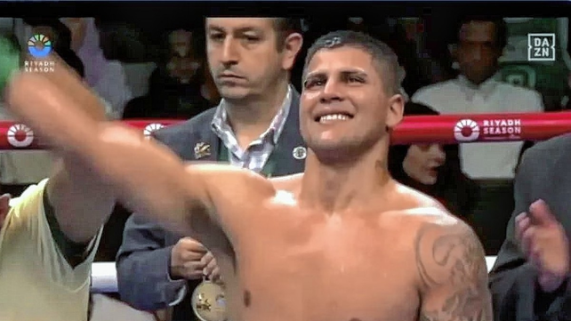 El boxeador del Club Atlético Colón, Jonatan Vergara, derrotó en fallo unánime al estadounidense Torres.  