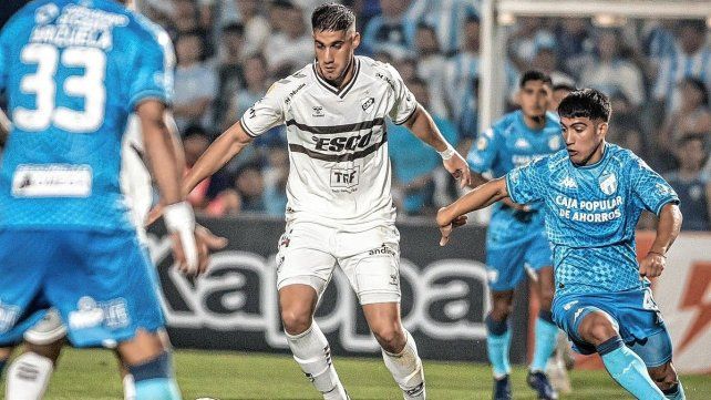 El presidente de Platense admitió atrasos en los pagos a Colón por Picco. El presidente de Platense admitió atrasos en los pagos a Colón por Picco.