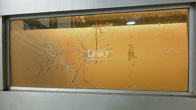 Los destrozos provocados ene l hospital Iturraspe por parte de los parientes del hombre asesinado en San Agustín 