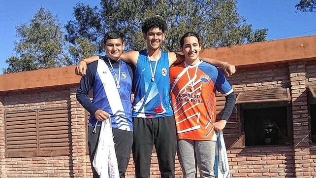 Gael Cardozo de Velocidad y Resistencia ocup&oacute; el primer lugar del podio en martillo en U18.