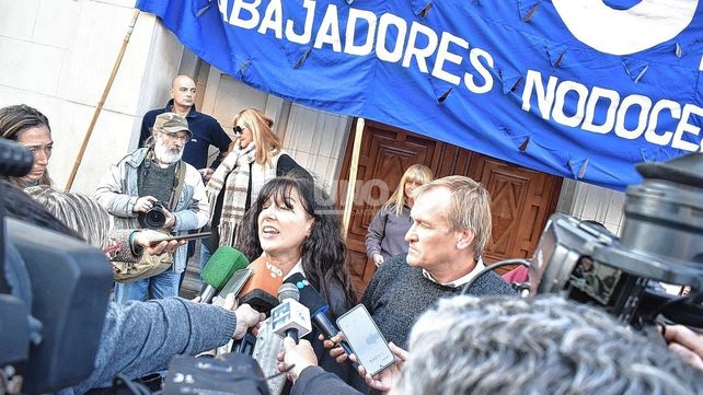 Laura Tarabella, rectora de la UNL, encabezó la marcha universitaria en Santa Fe.