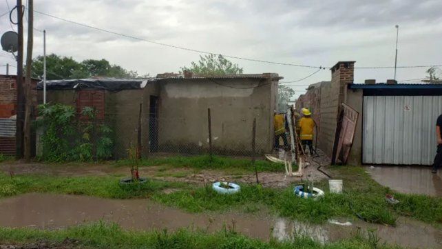 La vivienda saqueada e incendiada que pertenecía al padrastro de Xiomara, el sospechoso de haberla matado
